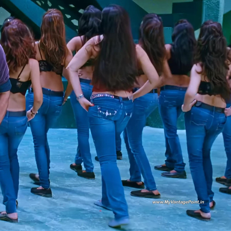44-Anushka-Shetty-Hot-in-Singam-2-in-Kannukkulle-Song