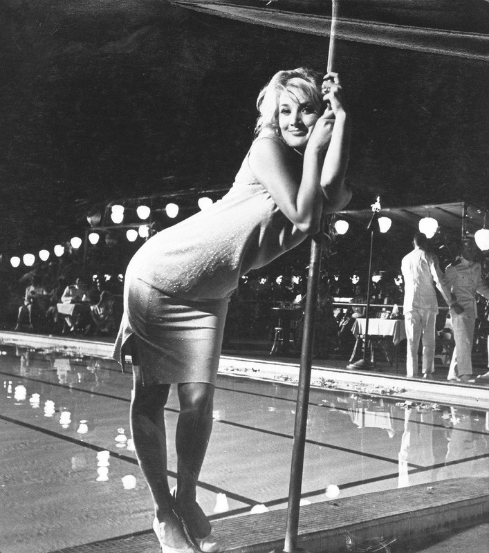 barbara_bouchet_ma67