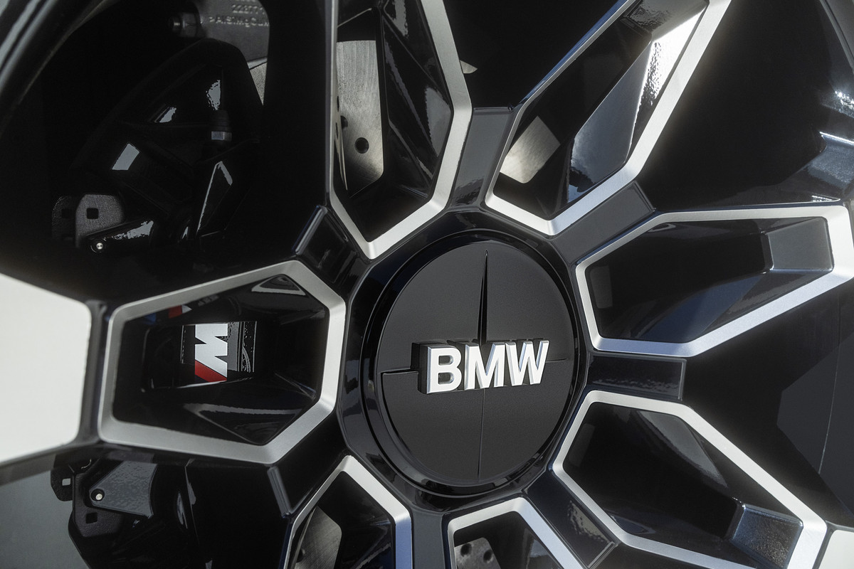 P90445550_highRes_bmw-concept-xm-studi