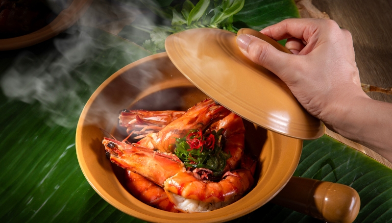Experience Baked Tiger Prawns with Glass Noodles at Plate Restaurant, Carlton Hotel Bangkok Sukhumvit