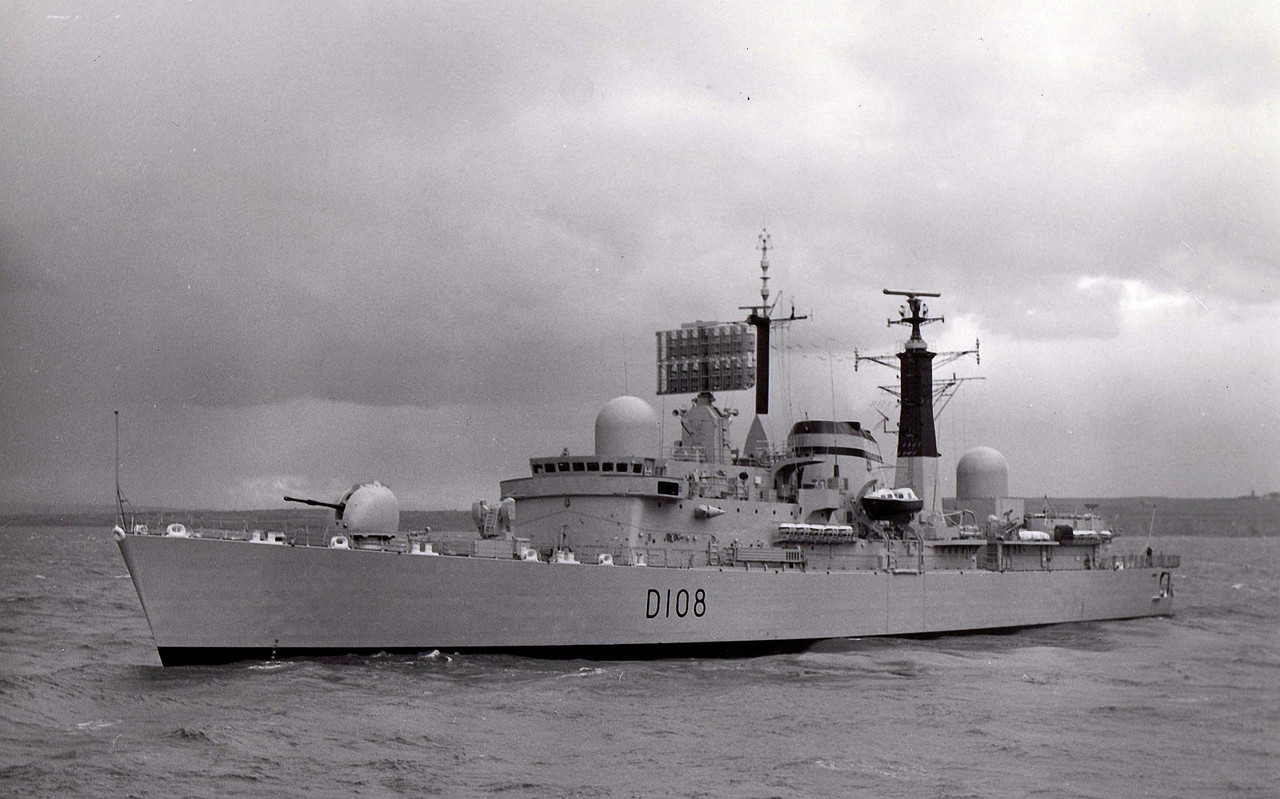 HMS Cardiff (D.108) на испытаниях