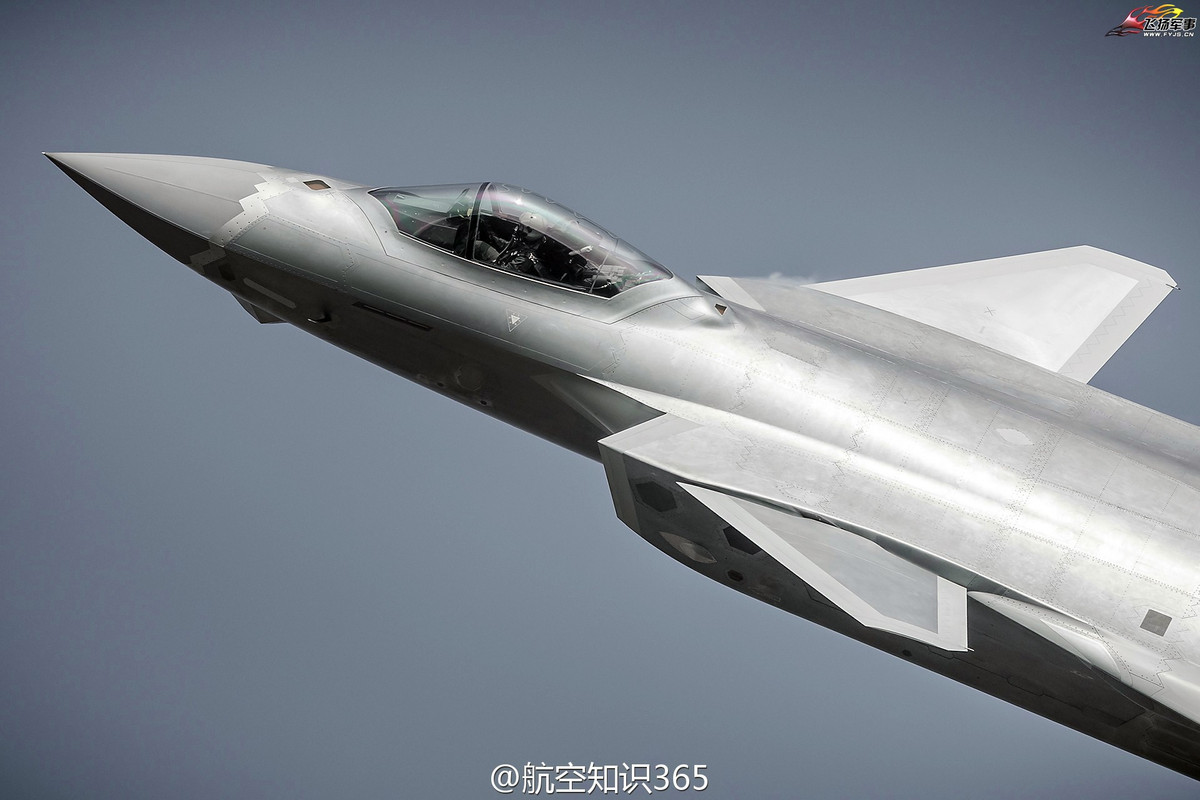 J-20-A-cockpit-section-high-rez.jpg