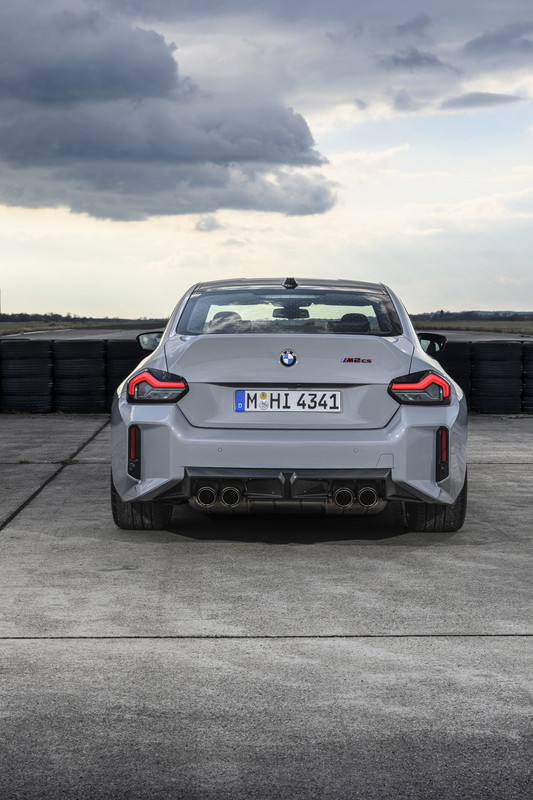 P90600883_highRes_the-new-bmw-m2-cs