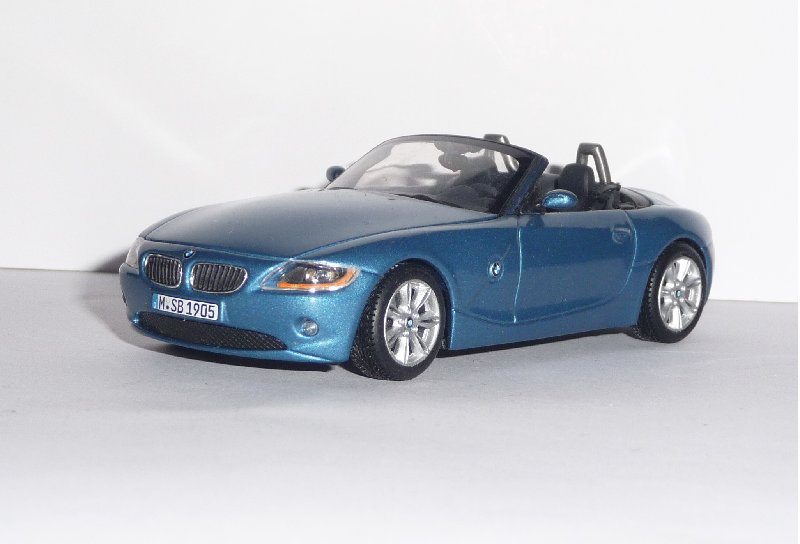 BMW Z8 Minichamps(1)