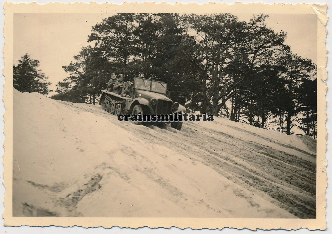 Orig. Foto SdKfz 10 Halbkette Fahrschule in Kaserne WÜNSDORF Zos