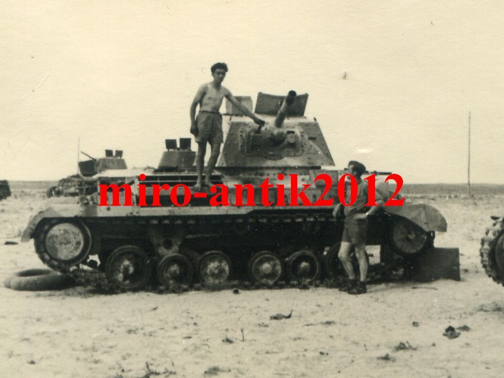 Foto, Wehrmacht, zerstörter englischer Panzer, T