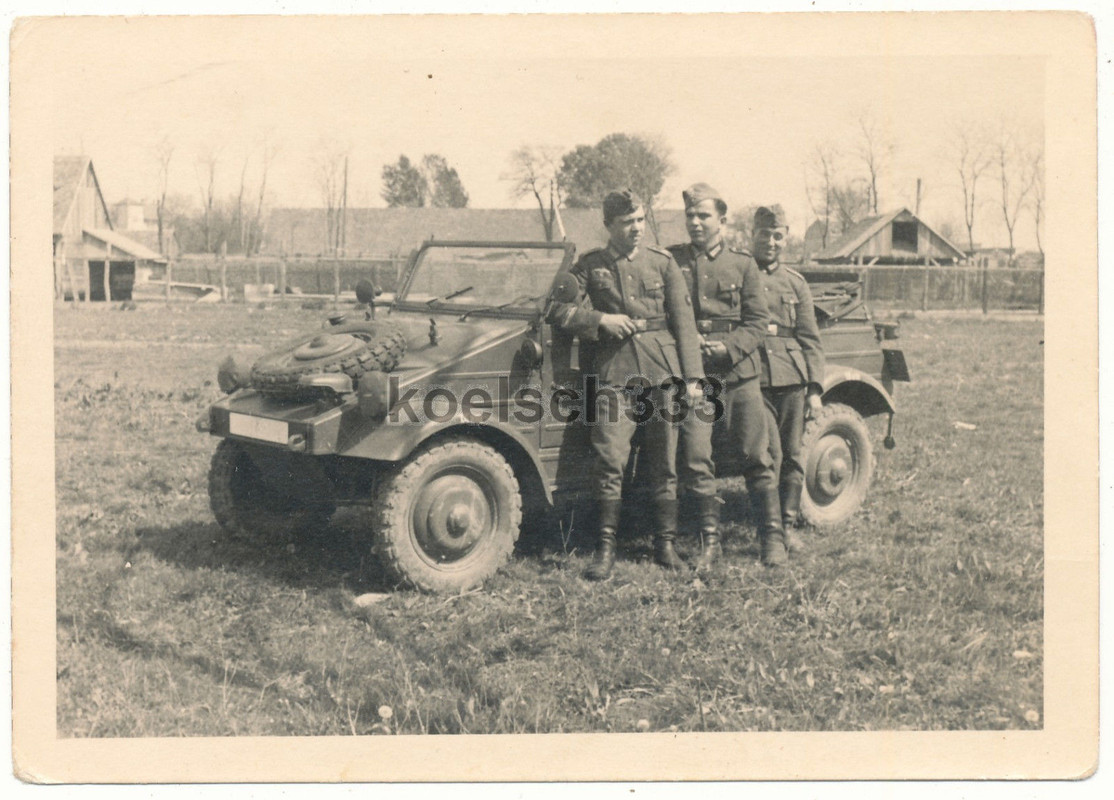 Foto Soldaten vom Infanterie Reg. Großdeutschland am VW Kübelwag