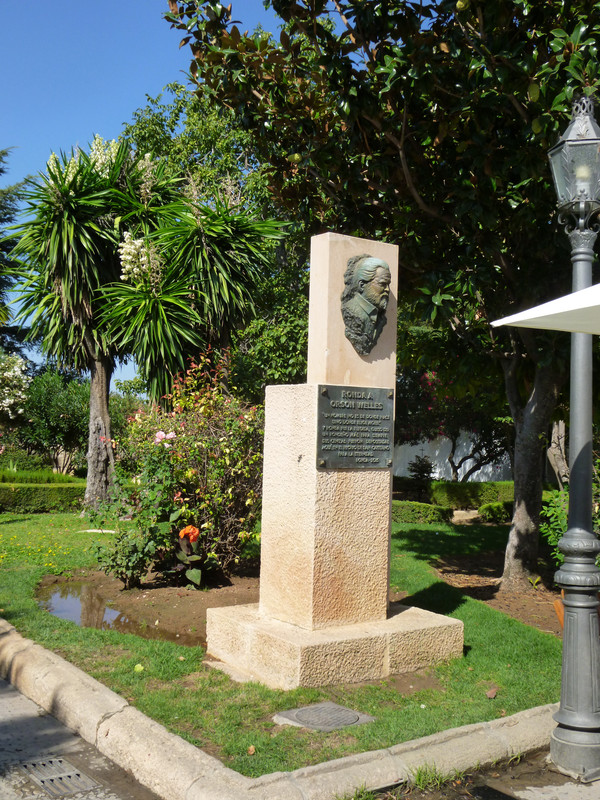 Bust of Orson Welles in 3/4 profile