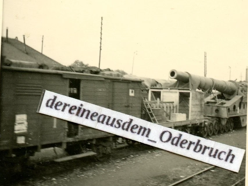 A10 Foto WH Eisenbahnbatterie Eisenbahngeschütz Typ Roht halb abgedeckt
