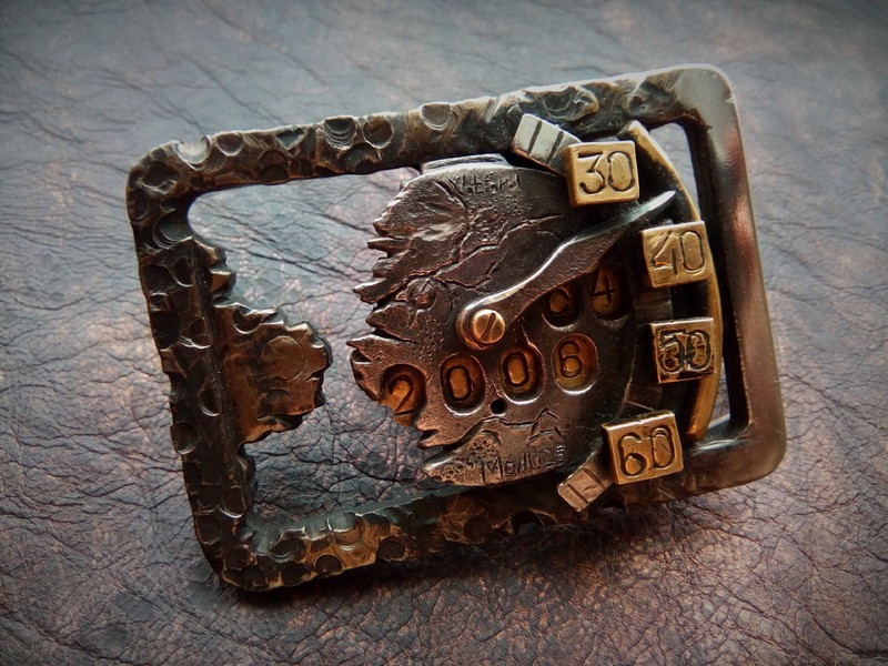 пряжка мото2