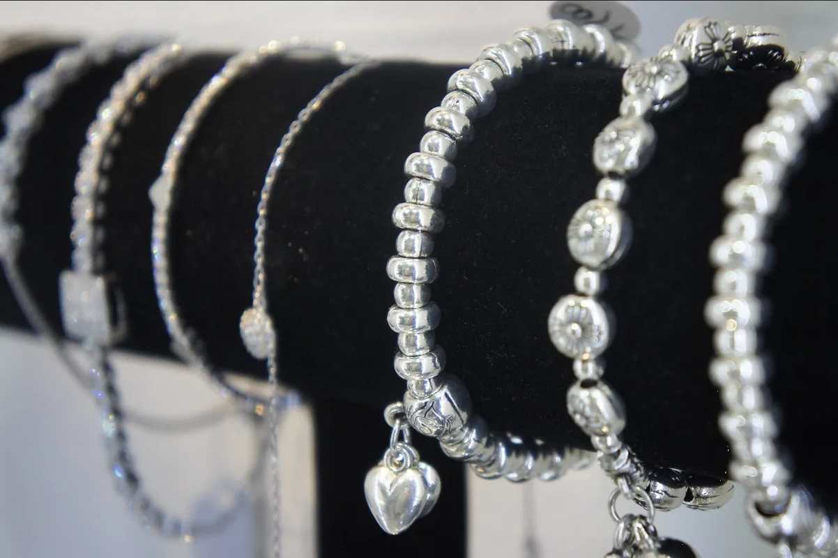 ¿Cómo saber si tus joyas son de plata? Aplica este truco