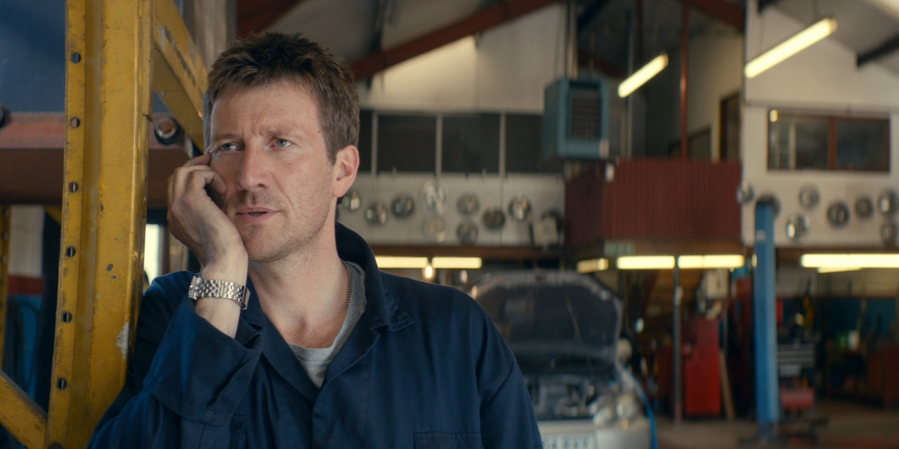 Broadchurch (2013) - S03E01 - Episode 1 (1080p x265 RCVR).mkv_sn