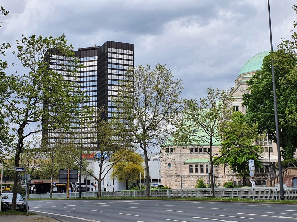 2021-05-21-essen-skyline-hh-rathaus-sch-tzenbahn-2.jpg