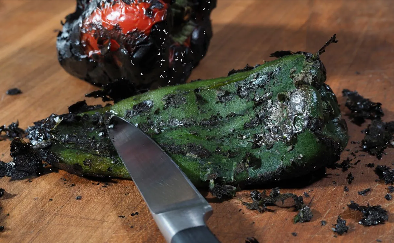 Truco de cocina para pelar chiles poblanos fácilmente y sin esfuerzo