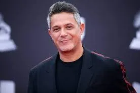 Alejandro Sanz comparte el escenario con la saxofonista María Elena Ríos