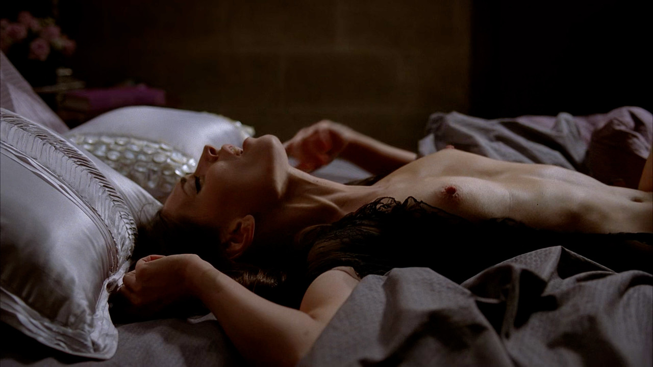 Karolina Wydra True Blood 00 01 25 00 Still008