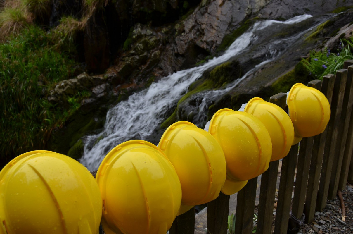 yellow-safety-helmets.jpg