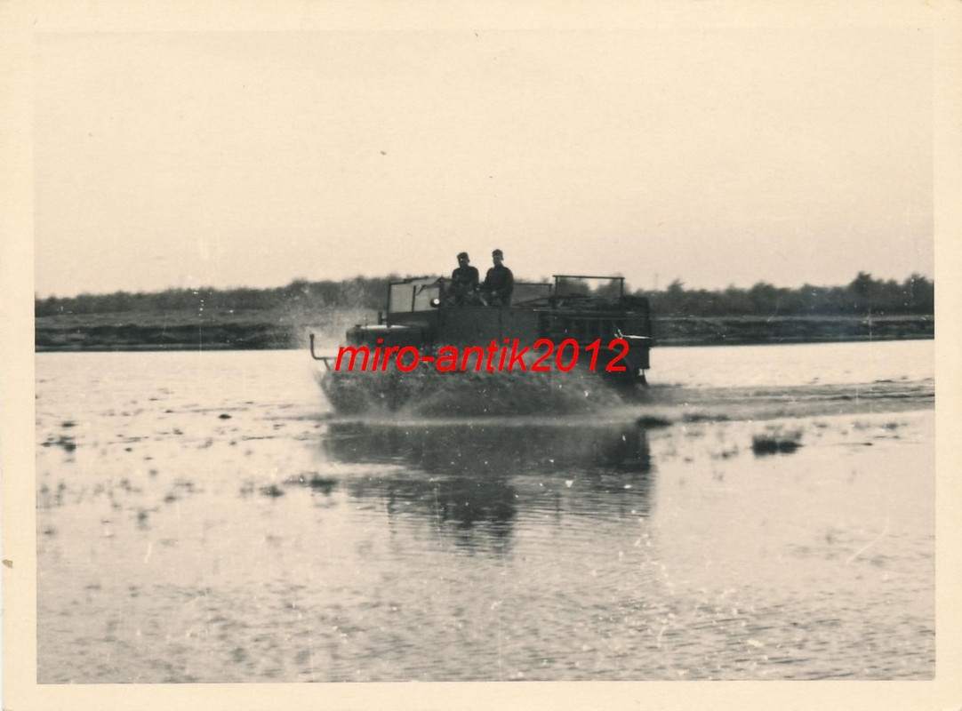 Wehrmacht, Büssing-NAG im Wasser, 1.Nachr. Regt.