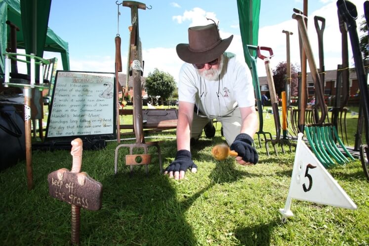 Чемпионат мира по заклинанию червей (World Worm Charming Championships), Англия Чемпионат мира по заклинанию червей (World Worm Charming Championships), Англия