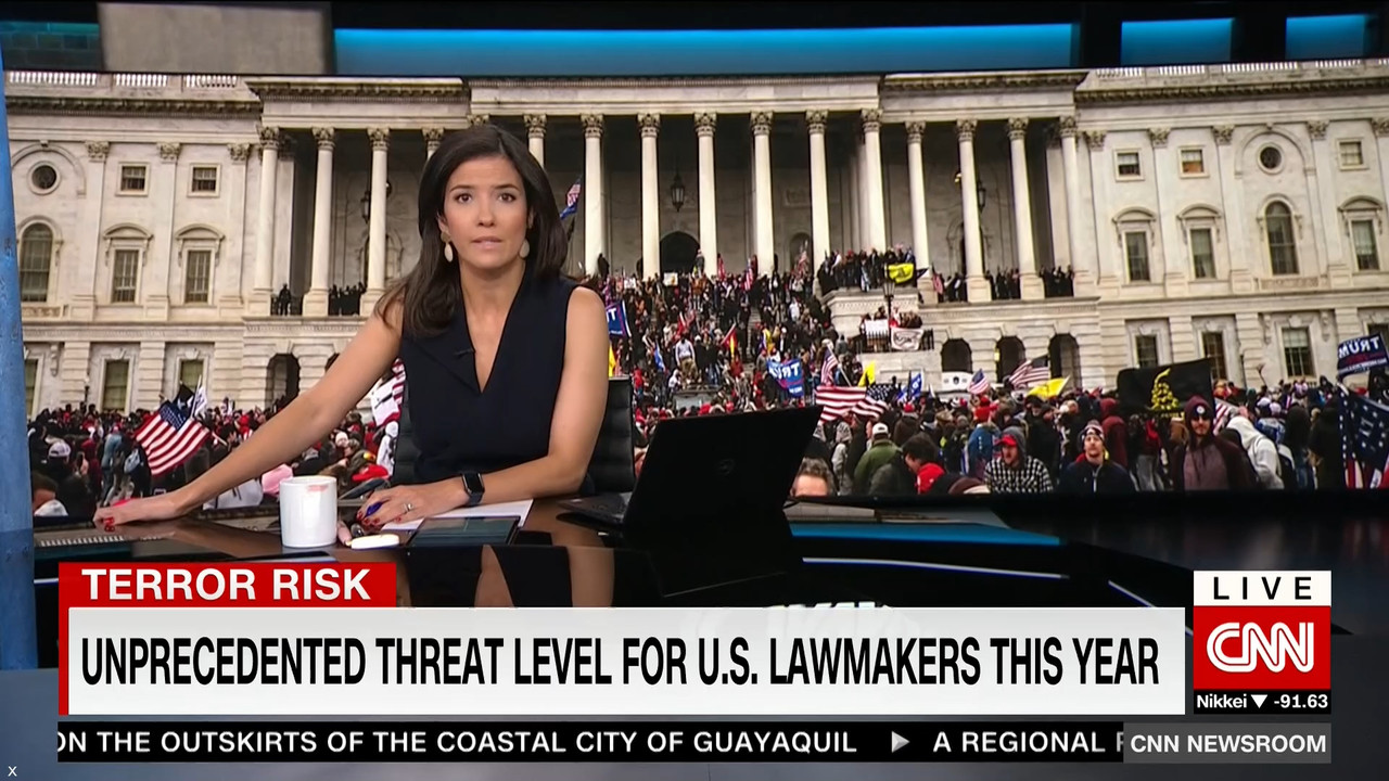 09.30 - 09.00.00 - CNN Newsroom with Isa Soares. Live from London, Is....ts_snapshot_00.40.34.340