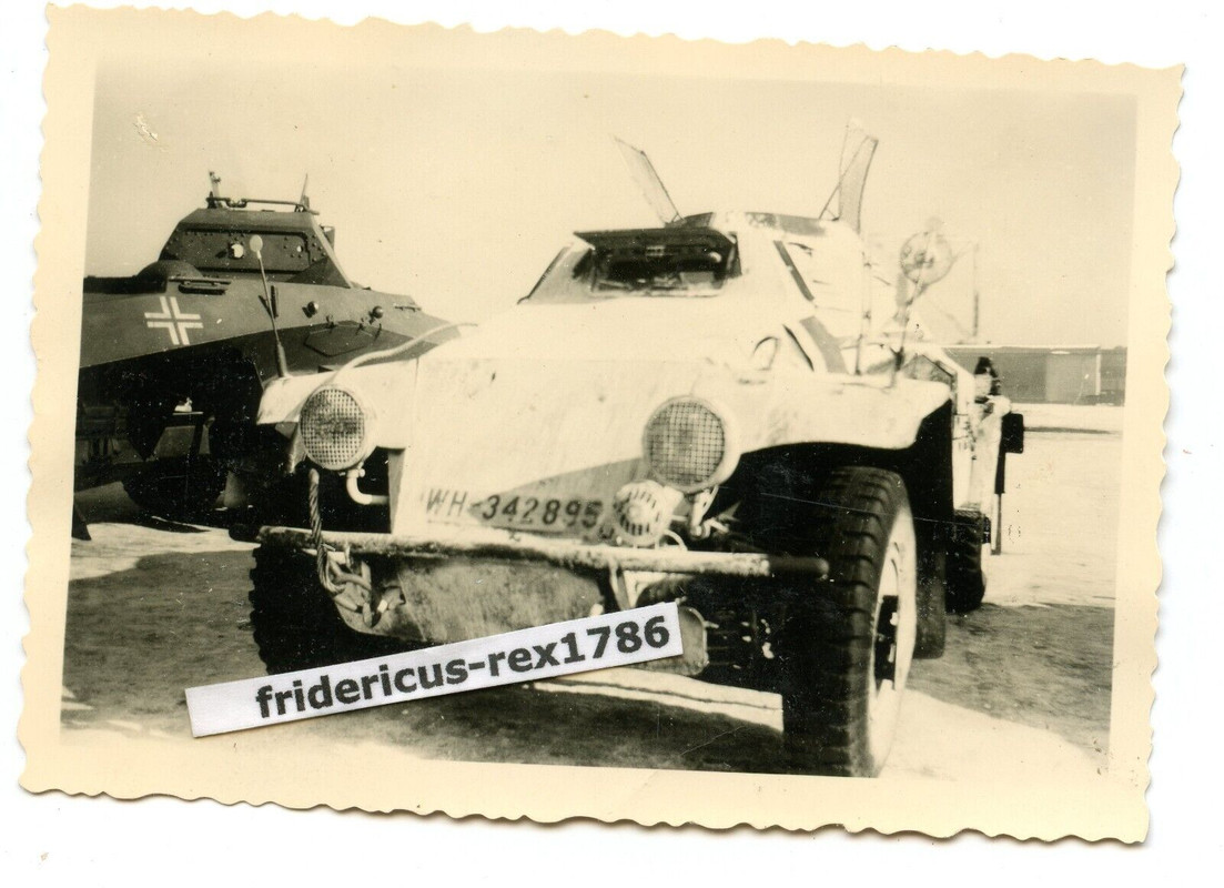 G27 Foto 1.Pz.Sp.Kp. Panzerspähwagen Sd.Kfz. 221 im Winter Tarn camo