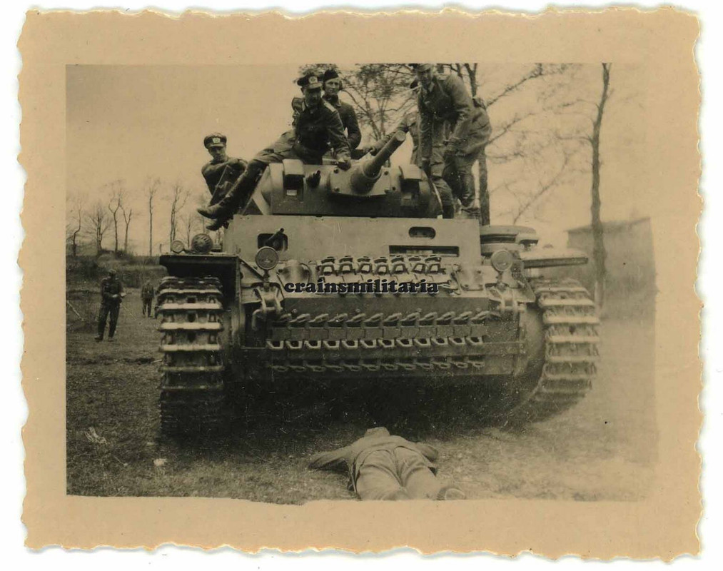 Orig. Foto Panzer III Tank bei Grenadier Nahkampf Übung - Überrollen