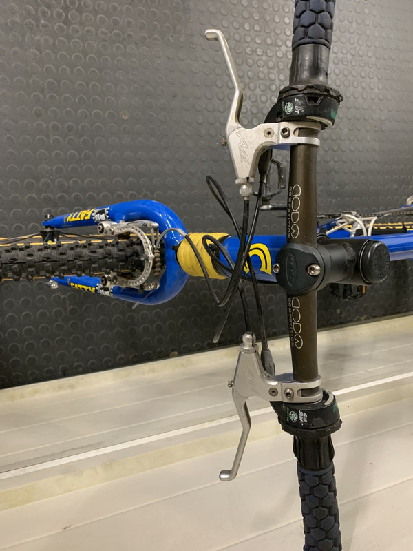 F05E191C-1826-476C-9695-2D283520DEFB