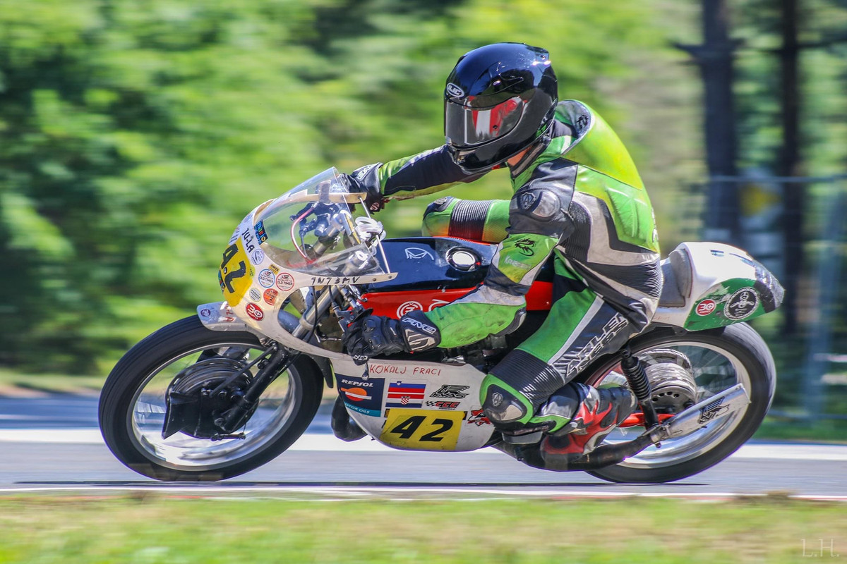 D56D97C9-158E-4B75-BF01-81DEFEE5F2A3