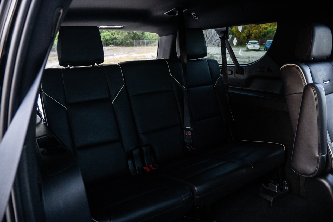 Cadillac Escalade View 24