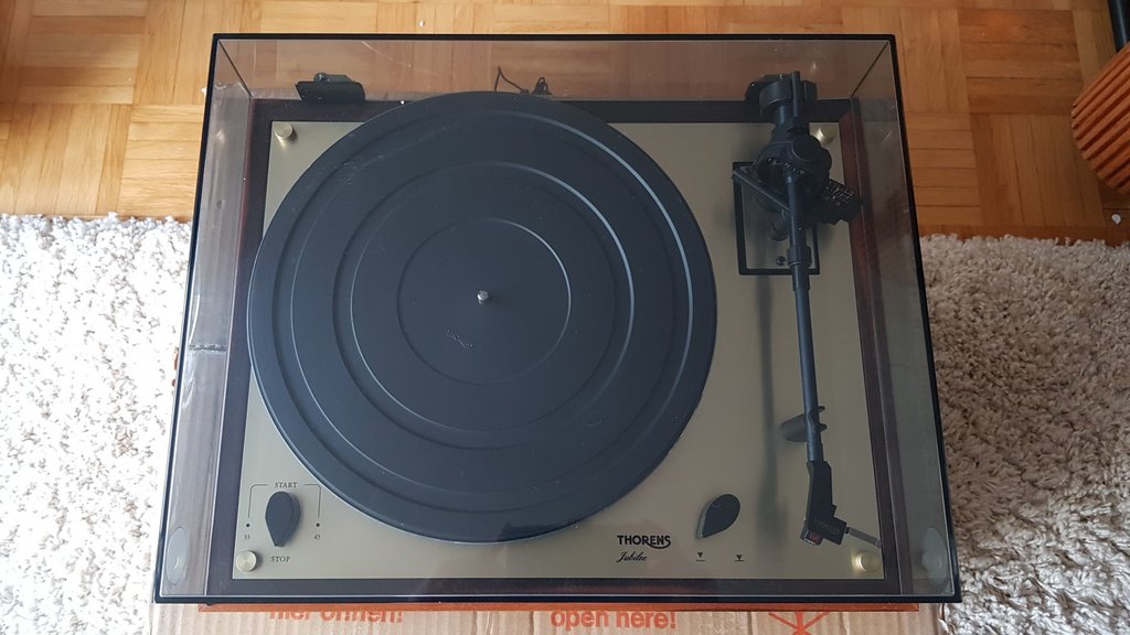 [Bild: Thorens-Jubilee-I-8.jpg]