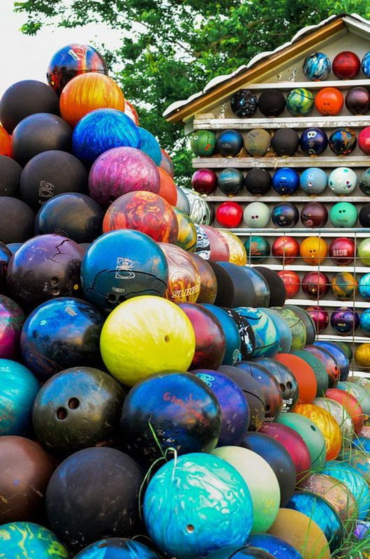 Multi-bowlingballs.jpg