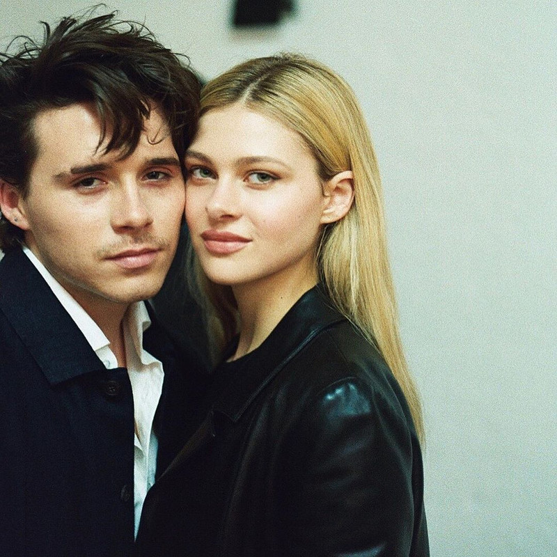 Anak sulung pasangan Victoria Beckham dan David Beckham, Brooklyn Beckham baru saja mengumumkan pertunangannya dengan aktris Amerika, Nicola Peltz, Sabtu (11/7/2020). ()