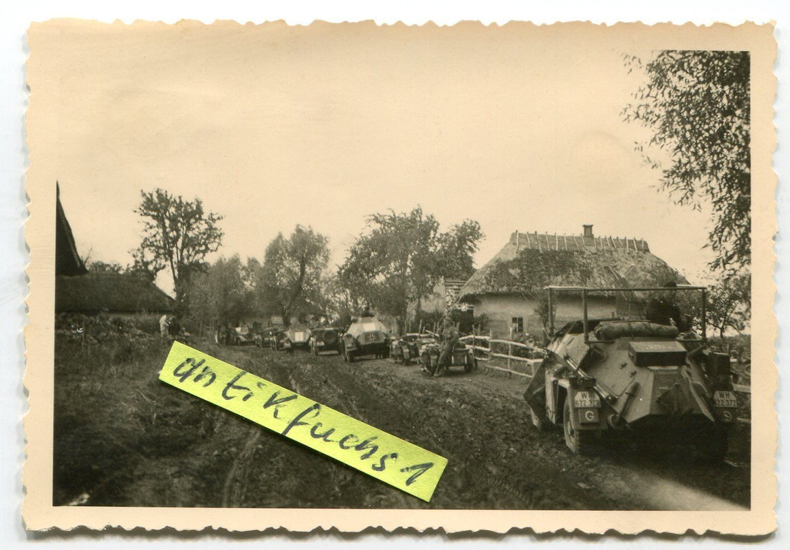 Schützen-Panzer SPW Kolonne beim Einmarsch in Mo