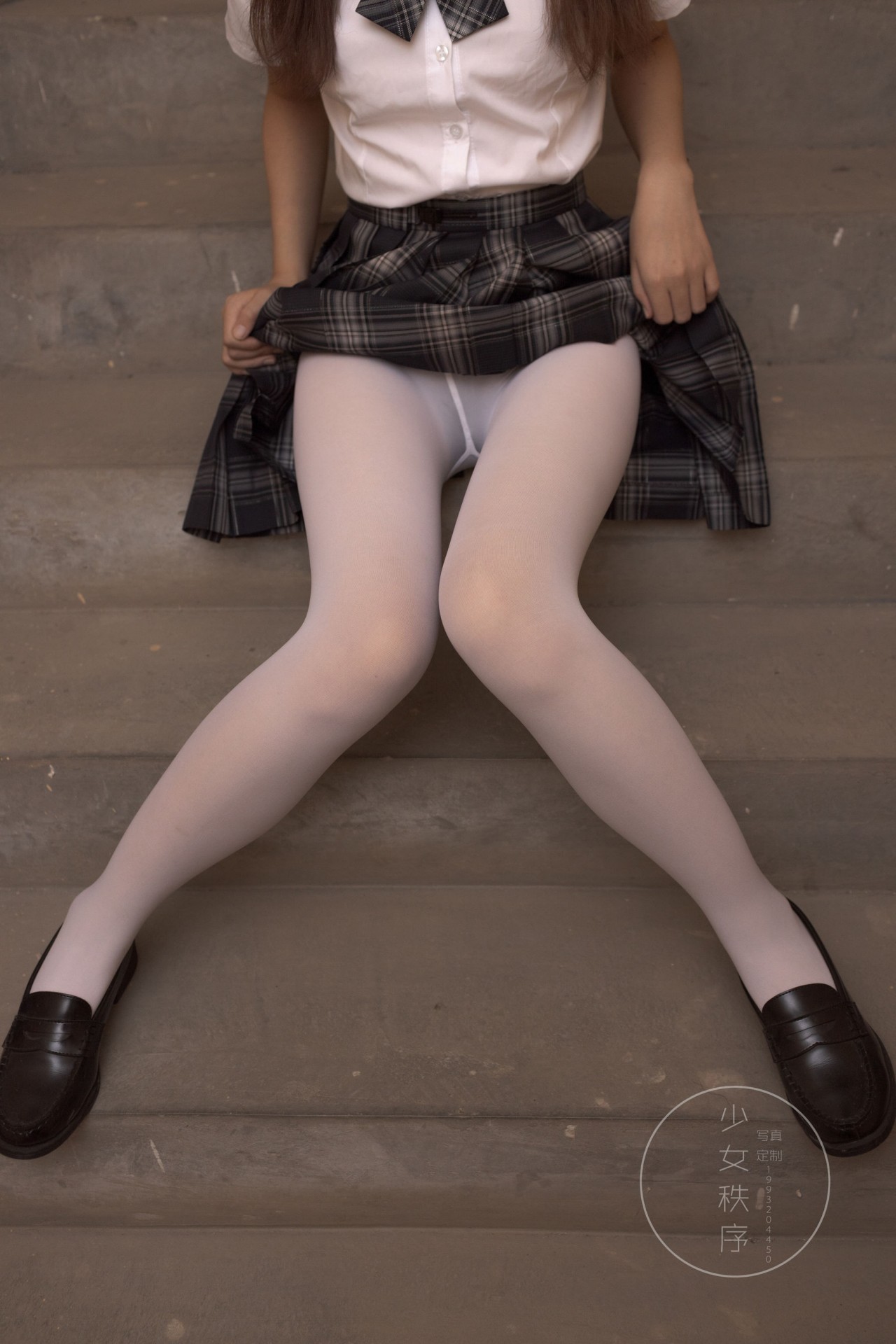 少女秩序r18《内部定制 003》，一双白丝诱脚，让男人想吃的感觉插图5