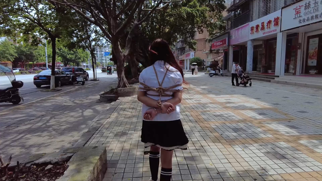 晓鹿绳艺 外出遛妹妹.mp4_20230502_185316.532