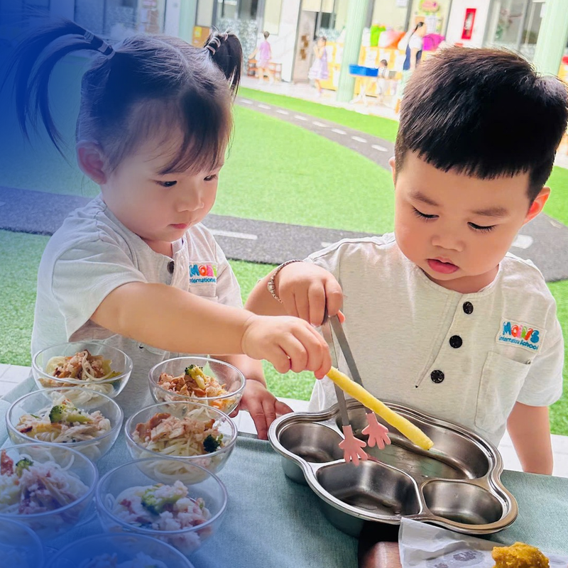 Child eating lunch