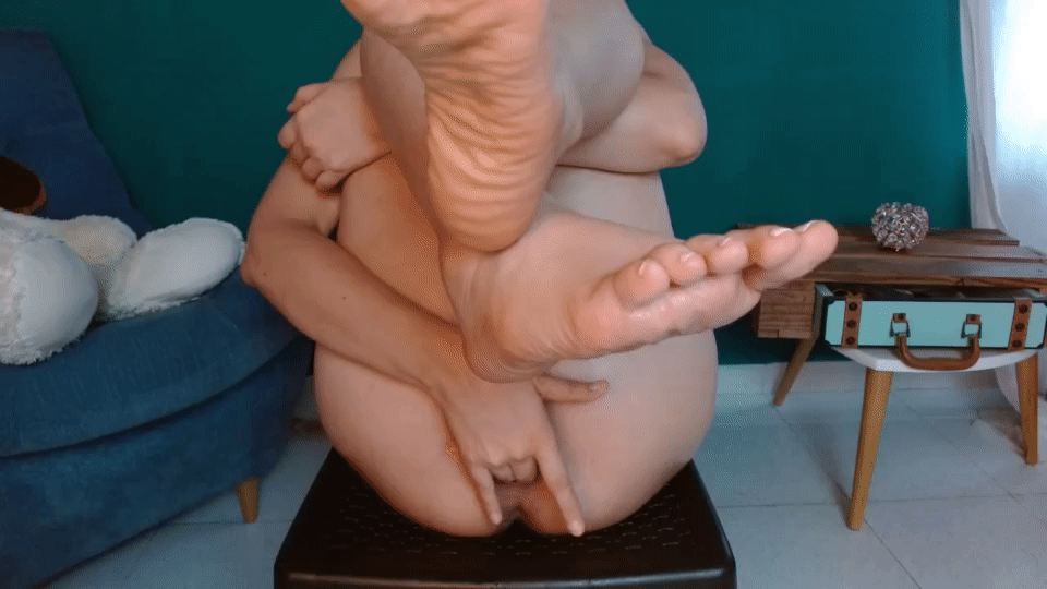 mely-2024-05-04-squirt-gif.gif