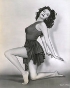 Yvonne-De-Carlo-c41