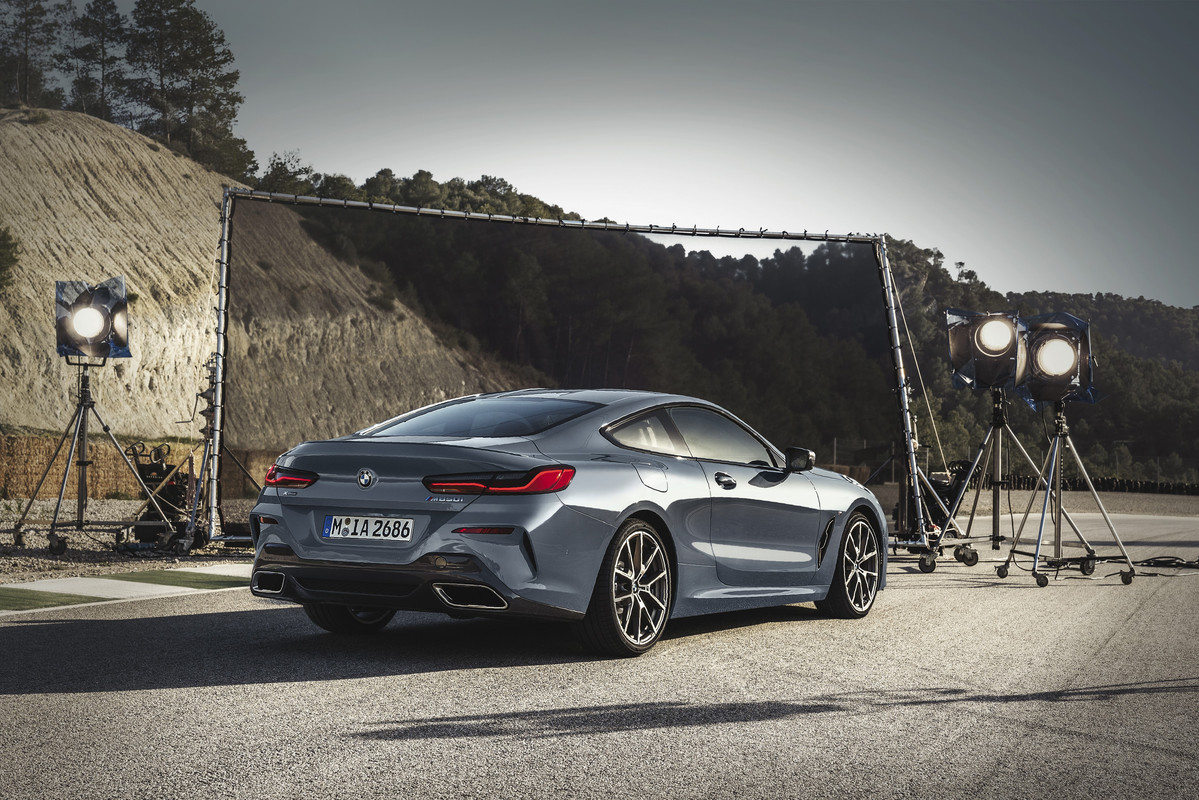 P90306627_highRes_the-all-new-bmw-8-se