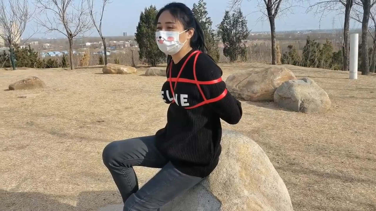 一绳所爱 女孩一直想出来玩捆绑，今天如愿了.mp4_20220225_090518.169