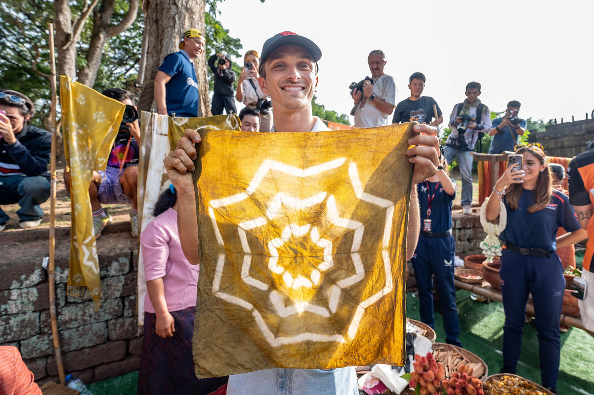 6.ลูก้า มารินี่ ผ้าอัคนีภูเขาไฟ