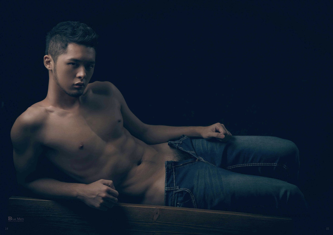 Virile no.26 - Anh chàng râu quai nón quyến rũ