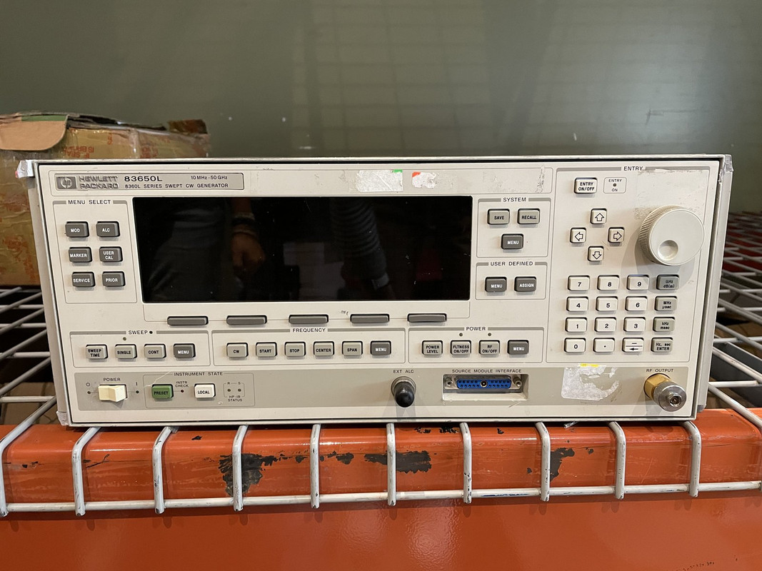 HP SWEPT CW GENERATOR 10 MHZ - 50 GHZ 83650L