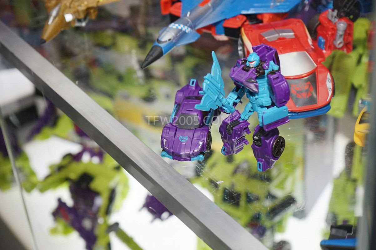 SDCC2015-Hasbro-Case-Transformers-Combiner-Wars-