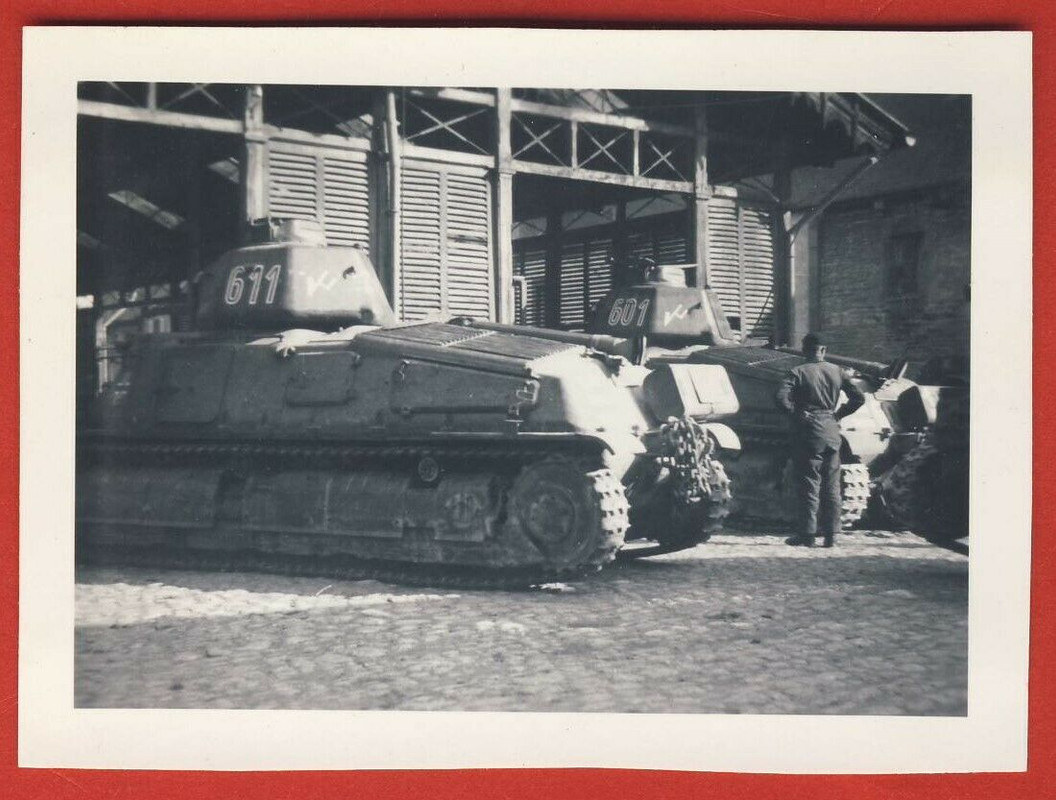 Zwei Fotos Französischer Beute Panzer Somua S-35 mit Baltenkreuz 611 Teil 19