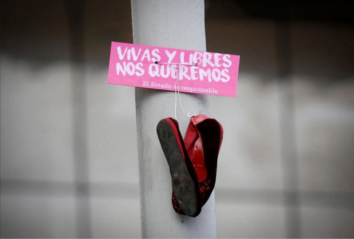 Mujer casi es víctima de feminicidio: video de su brutal arrastre por un auto