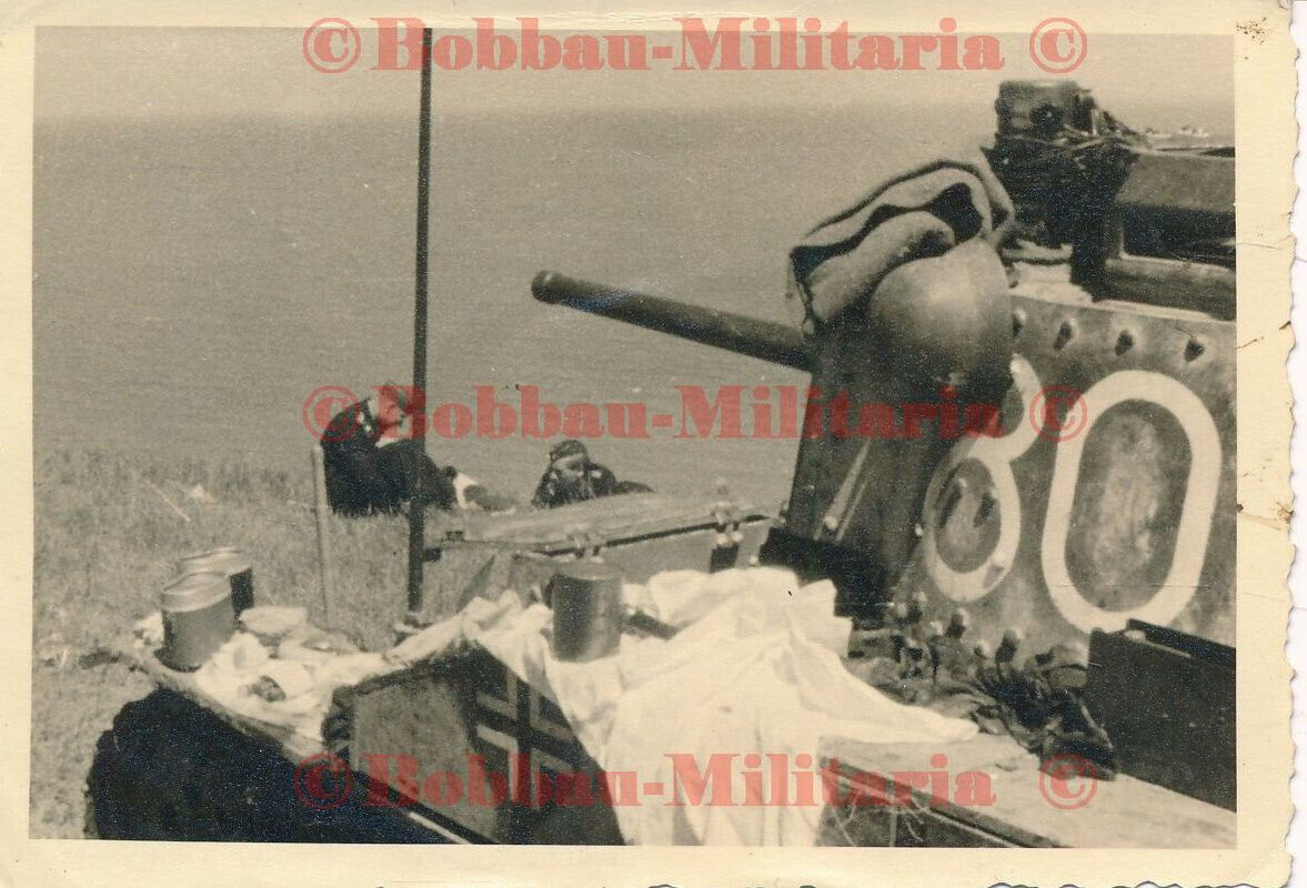 K67 Foto Wehrmacht Panzerkampfwagen 38 (t) SKODA Panzer weiße Turmnummer Front