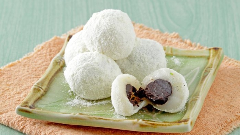Ilustrasi mochi isi cokelat.