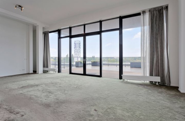 AC32459A-B089-481F-8918-A3EA99BE7BD8