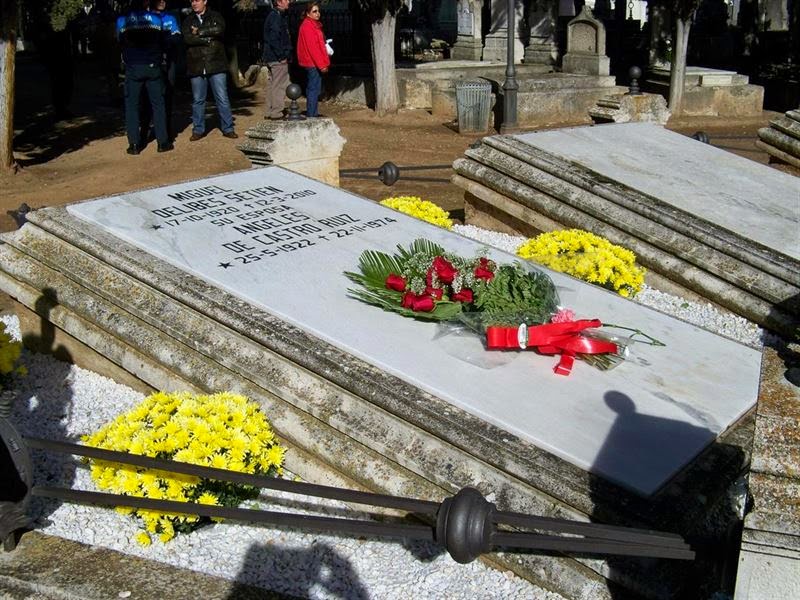 Tumba-Miguel-Delibes